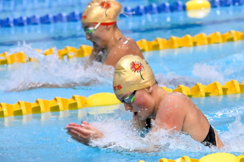 Lara van Niekerk 100m breaststroke